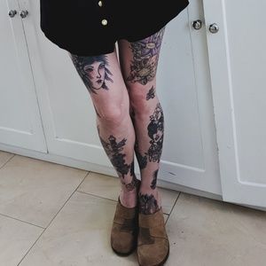 Size 7 woman's 1990's style clogs